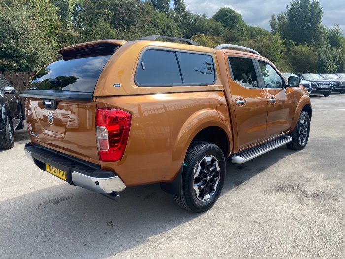 Nissan Navara Double Cab Pick Up Tekna 2.3dCi 190 TT 4WD Auto Pick Up Diesel Yellow
