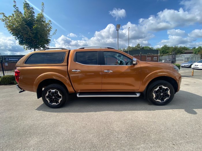 Nissan Navara Double Cab Pick Up Tekna 2.3dCi 190 TT 4WD Auto Pick Up Diesel Yellow