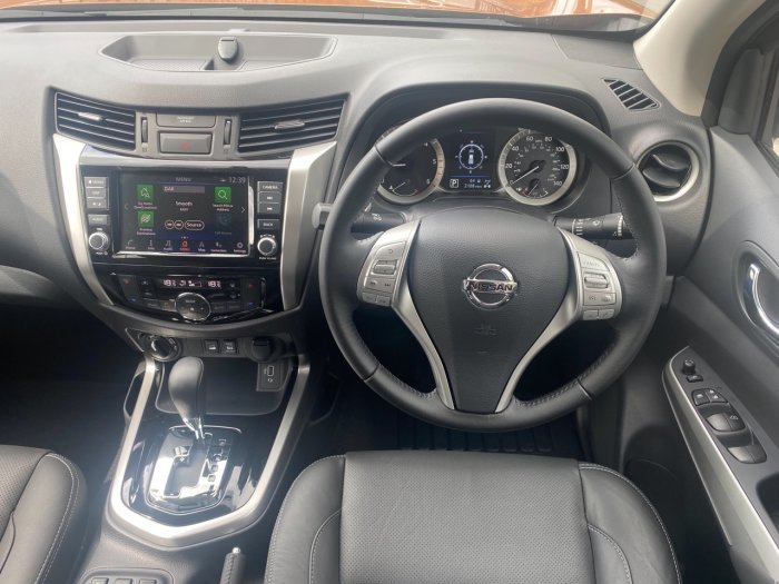 Nissan Navara Double Cab Pick Up Tekna 2.3dCi 190 TT 4WD Auto Pick Up Diesel Yellow