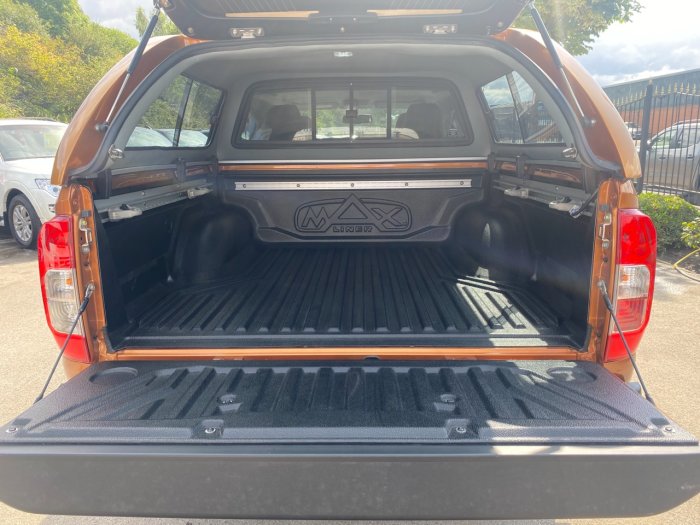 Nissan Navara Double Cab Pick Up Tekna 2.3dCi 190 TT 4WD Auto Pick Up Diesel Yellow
