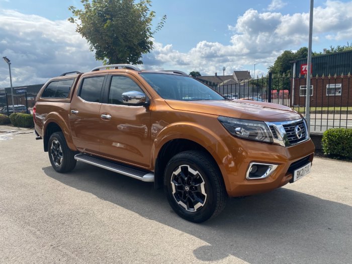 Nissan Navara Double Cab Pick Up Tekna 2.3dCi 190 TT 4WD Auto Pick Up Diesel Yellow