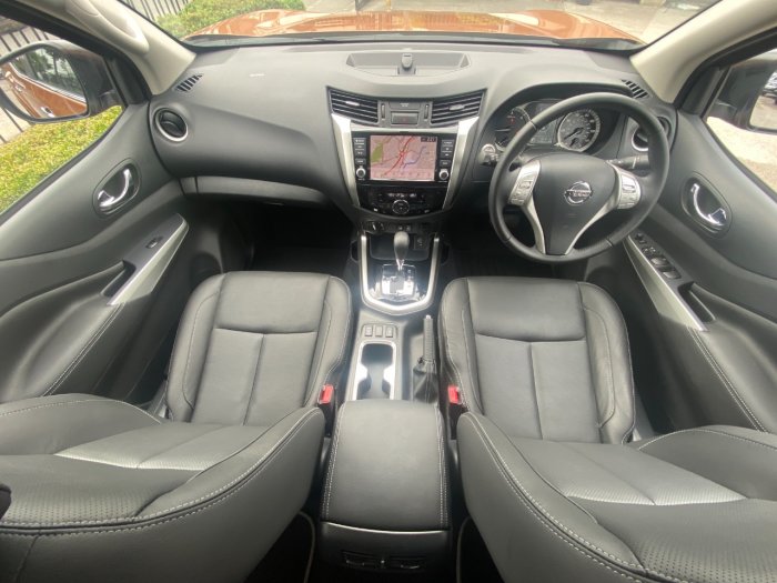 Nissan Navara Double Cab Pick Up Tekna 2.3dCi 190 TT 4WD Auto Pick Up Diesel Yellow