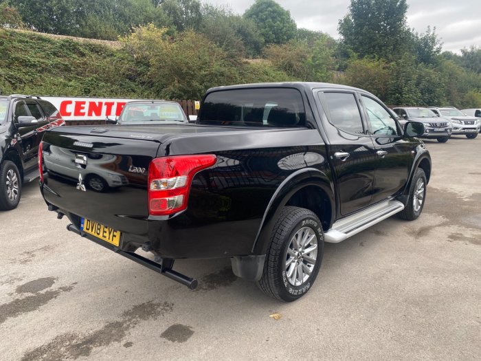 Mitsubishi L200 2.4 Double Cab DI-D 178 Titan 4WD Pick Up Diesel Black