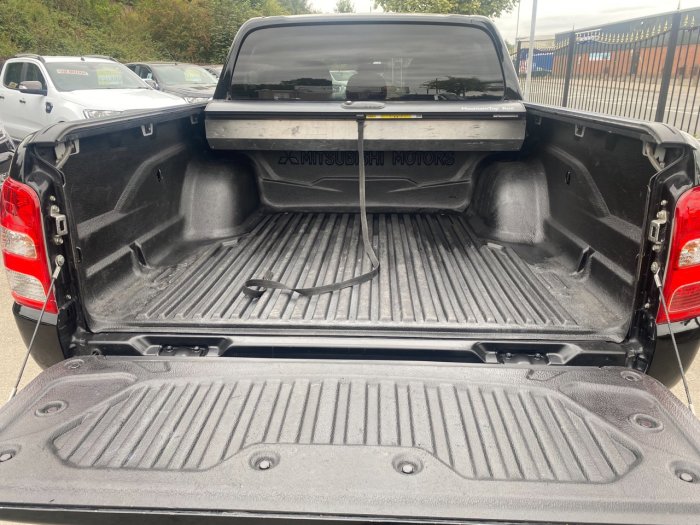 Mitsubishi L200 2.4 Double Cab DI-D 178 Titan 4WD Pick Up Diesel Black