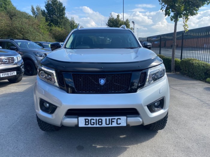 Nissan Navara Double Cab Pick Up Tekna 2.3dCi 190 4WD Auto Pick Up Diesel Silver