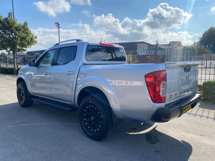 Nissan Navara Double Cab Pick Up Tekna 2.3dCi 190 4WD Auto Pick Up Diesel Silver