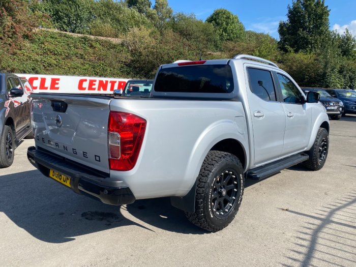 Nissan Navara Double Cab Pick Up Tekna 2.3dCi 190 4WD Auto Pick Up Diesel Silver