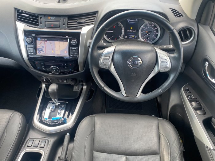 Nissan Navara Double Cab Pick Up Tekna 2.3dCi 190 4WD Auto Pick Up Diesel Silver