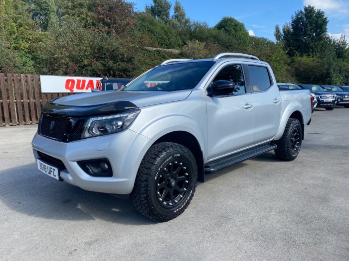 Nissan Navara Double Cab Pick Up Tekna 2.3dCi 190 4WD Auto Pick Up Diesel Silver
