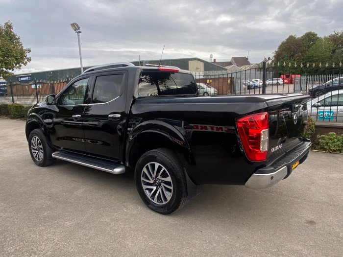 Nissan Navara Double Cab Pick Up Tekna 2.3dCi 190 4WD Auto Pick Up Diesel Black