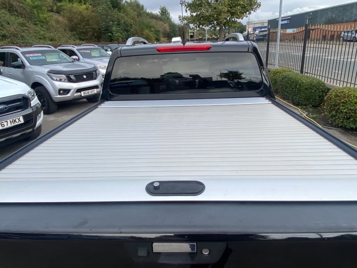 Nissan Navara Double Cab Pick Up Tekna 2.3dCi 190 4WD Auto Pick Up Diesel Black