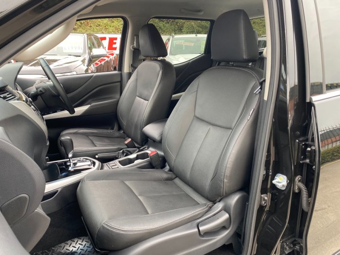 Nissan Navara Double Cab Pick Up Tekna 2.3dCi 190 4WD Auto Pick Up Diesel Black