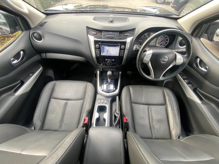 Nissan Navara Double Cab Pick Up Tekna 2.3dCi 190 4WD Auto Pick Up Diesel Black