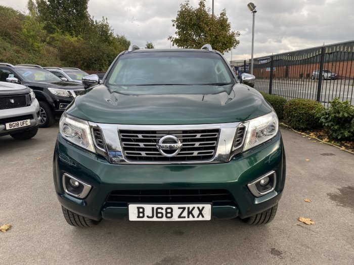 Nissan Navara Double Cab Pick Up Tekna 2.3dCi 190 4WD Auto Pick Up Diesel Green