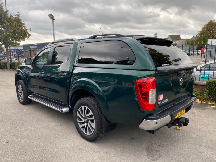 Nissan Navara Double Cab Pick Up Tekna 2.3dCi 190 4WD Auto Pick Up Diesel Green