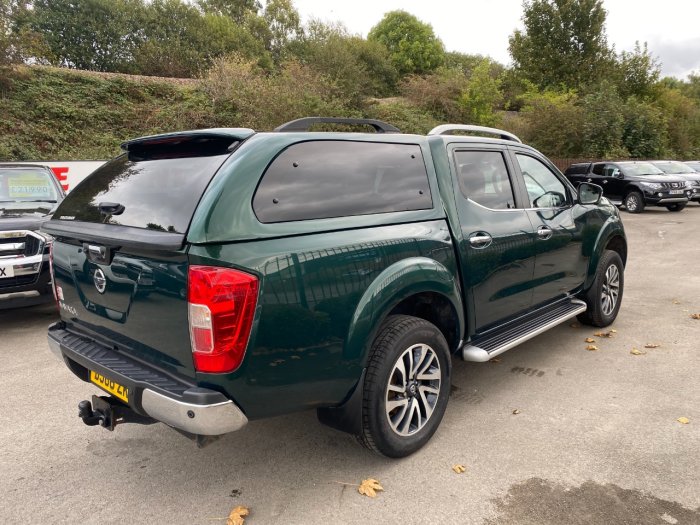 Nissan Navara Double Cab Pick Up Tekna 2.3dCi 190 4WD Auto Pick Up Diesel Green