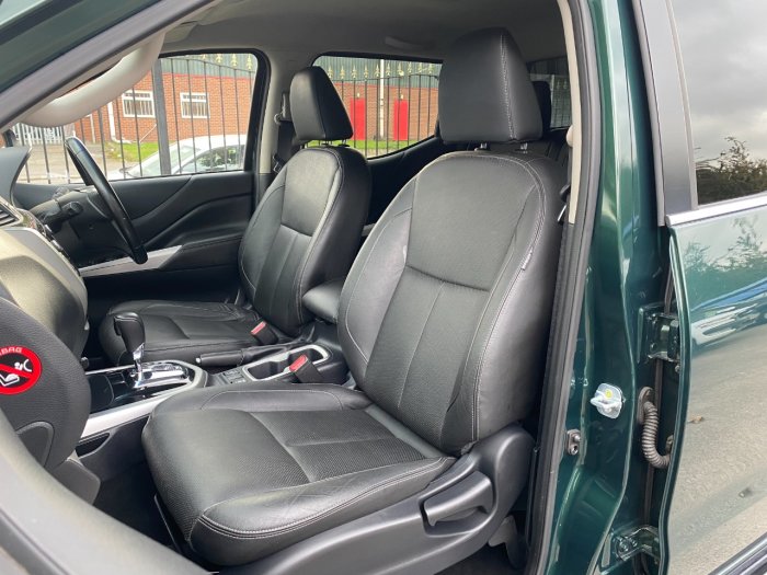 Nissan Navara Double Cab Pick Up Tekna 2.3dCi 190 4WD Auto Pick Up Diesel Green