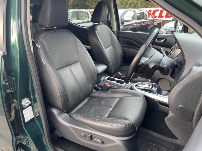 Nissan Navara Double Cab Pick Up Tekna 2.3dCi 190 4WD Auto Pick Up Diesel Green