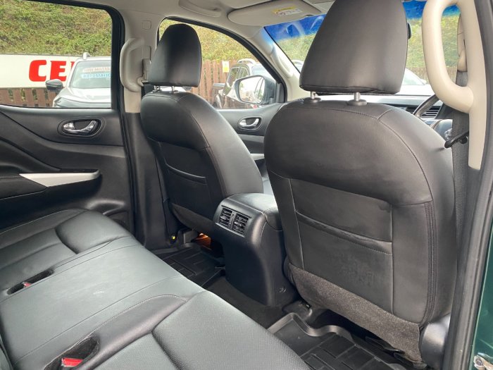 Nissan Navara Double Cab Pick Up Tekna 2.3dCi 190 4WD Auto Pick Up Diesel Green