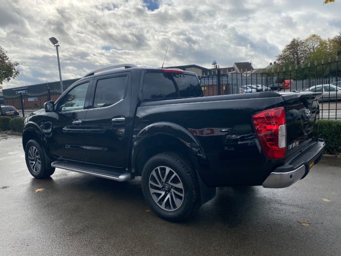 Nissan Navara Double Cab Pick Up Tekna 2.3dCi 190 4WD Pick Up Diesel Black