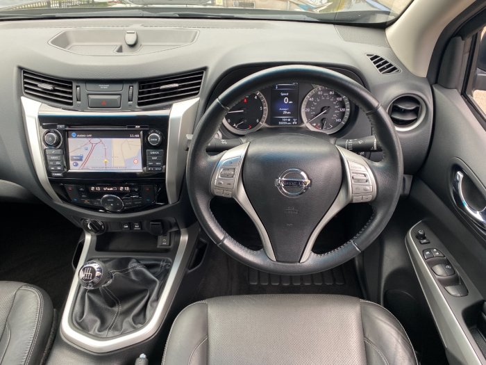 Nissan Navara Double Cab Pick Up Tekna 2.3dCi 190 4WD Pick Up Diesel Black
