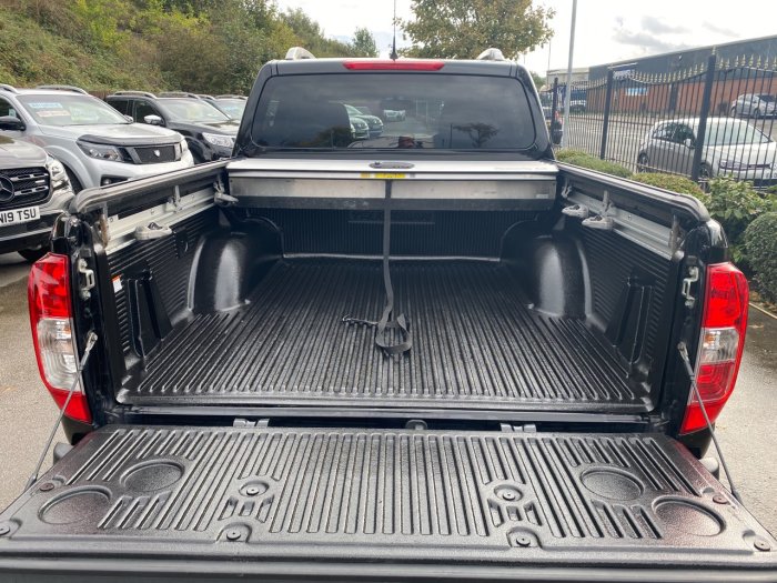 Nissan Navara Double Cab Pick Up Tekna 2.3dCi 190 4WD Pick Up Diesel Black
