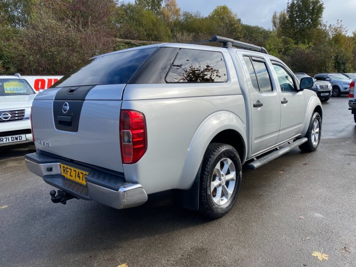Nissan Navara 2.5 NAVARA TEKNA DCI Pick Up Diesel Silver