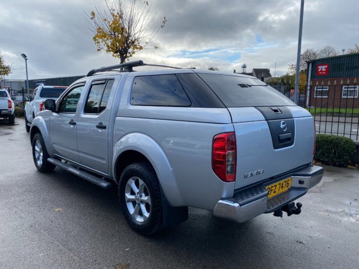 Nissan Navara 2.5 NAVARA TEKNA DCI Pick Up Diesel Silver