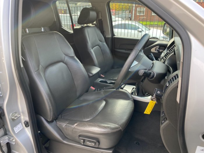 Nissan Navara 2.5 NAVARA TEKNA DCI Pick Up Diesel Silver