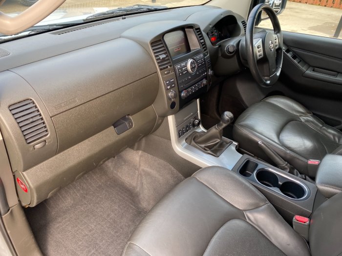 Nissan Navara 2.5 NAVARA TEKNA DCI Pick Up Diesel Silver