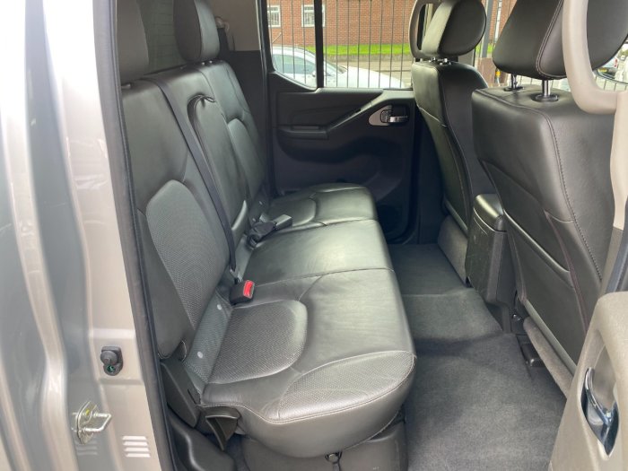Nissan Navara 2.5 NAVARA TEKNA DCI Pick Up Diesel Silver