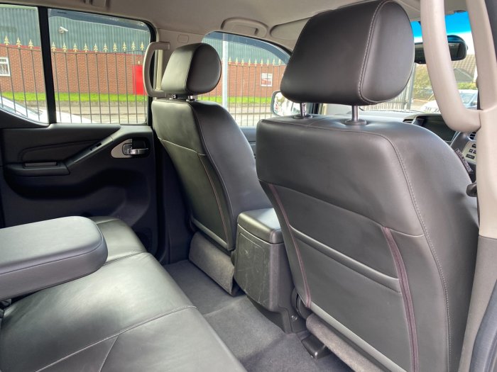 Nissan Navara 2.5 NAVARA TEKNA DCI Pick Up Diesel Silver
