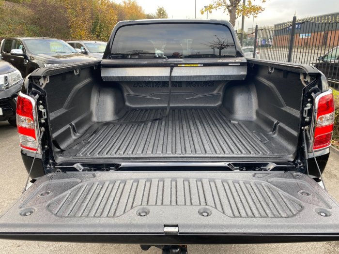 Mitsubishi L200 2.4 Double Cab DI-D 178 Barbarian 4WD Auto Pick Up Diesel Black