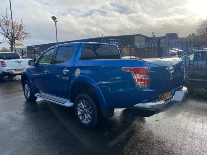 Mitsubishi L200 2.4 Double Cab DI-D 178 Barbarian 4WD Pick Up Diesel Blue