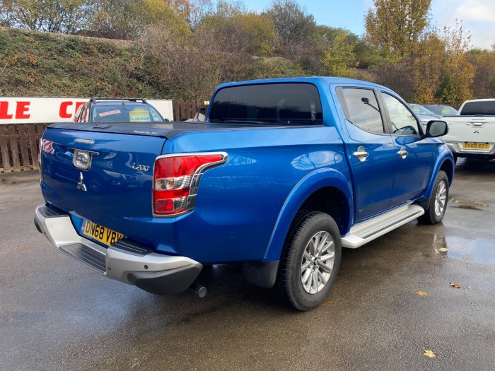 Mitsubishi L200 2.4 Double Cab DI-D 178 Barbarian 4WD Pick Up Diesel Blue