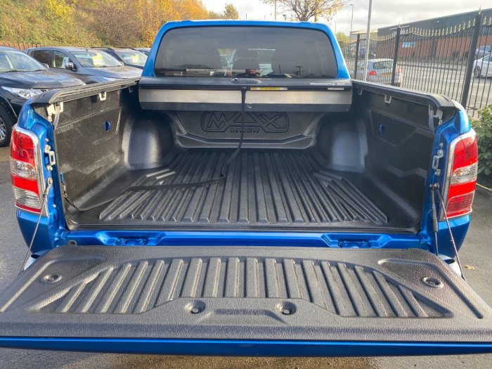 Mitsubishi L200 2.4 Double Cab DI-D 178 Barbarian 4WD Pick Up Diesel Blue