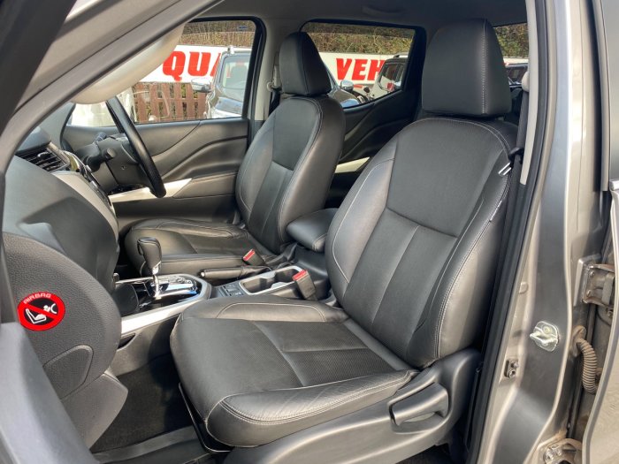Nissan Navara Double Cab Pick Up Tekna 2.3dCi 190 4WD Auto Pick Up Diesel Grey