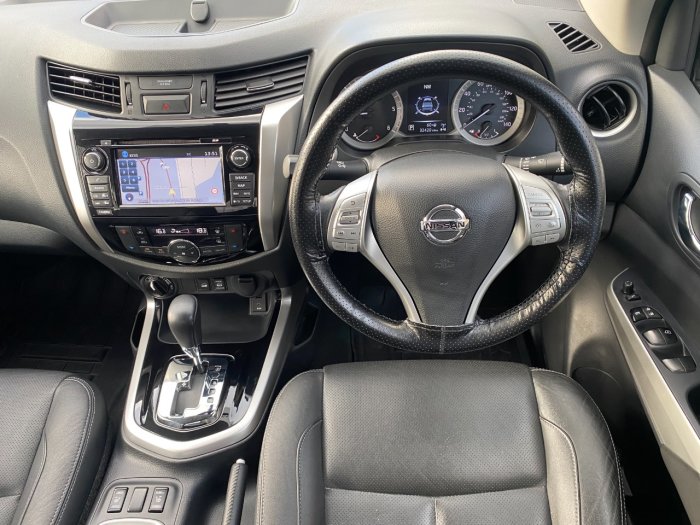 Nissan Navara Double Cab Pick Up Tekna 2.3dCi 190 4WD Auto Pick Up Diesel Grey