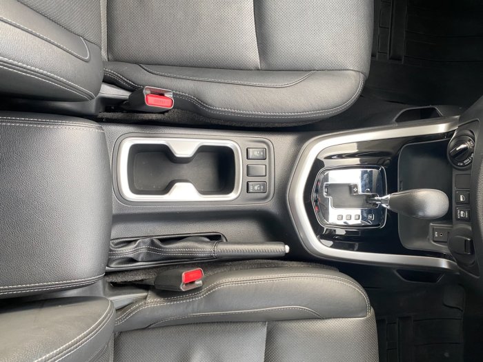 Nissan Navara Double Cab Pick Up Tekna 2.3dCi 190 4WD Auto Pick Up Diesel Grey