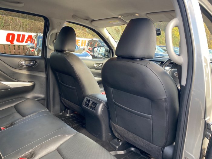 Nissan Navara Double Cab Pick Up Tekna 2.3dCi 190 4WD Auto Pick Up Diesel Grey