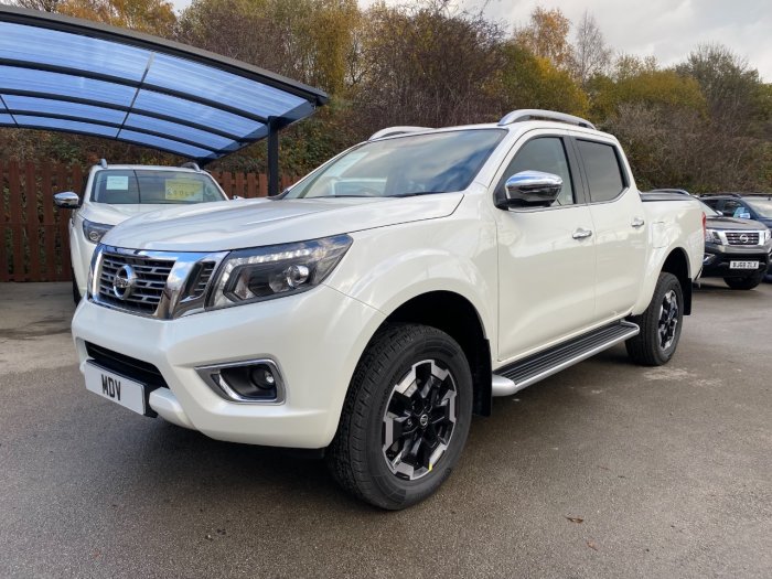 Nissan Navara Double Cab Pick Up Tekna 2.3dCi 190 TT 4WD Pick Up Diesel White