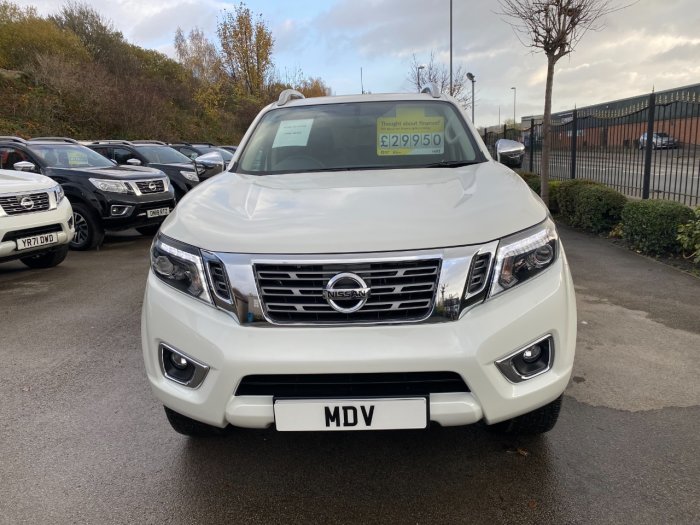 Nissan Navara Double Cab Pick Up Tekna 2.3dCi 190 TT 4WD Pick Up Diesel White