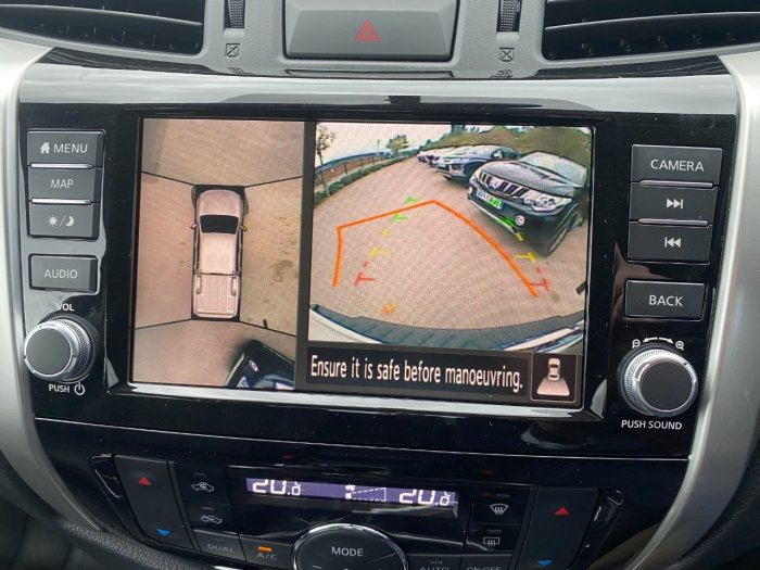 Nissan Navara Double Cab Pick Up Tekna 2.3dCi 190 TT 4WD Pick Up Diesel White