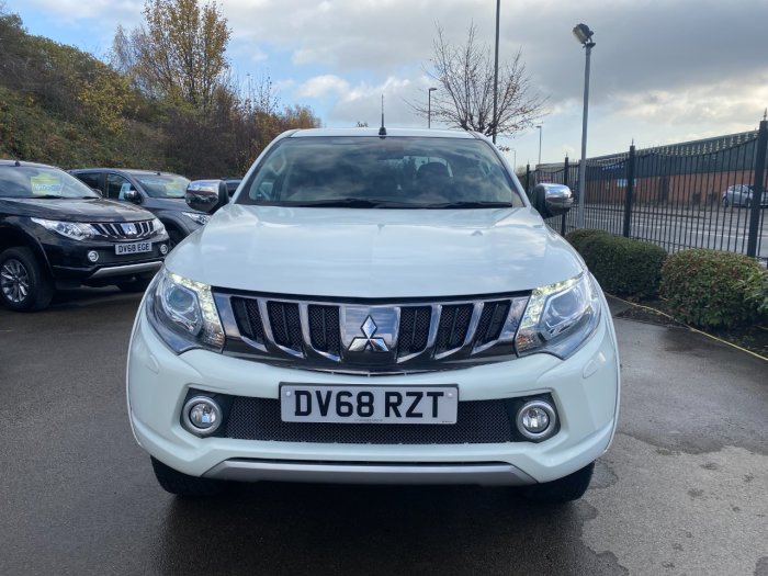 Mitsubishi L200 2.4 Double Cab DI-D 178 Barbarian 4WD Auto Pick Up Diesel White