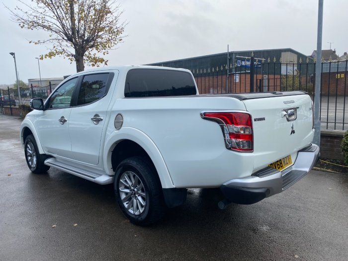 Mitsubishi L200 2.4 Double Cab DI-D 178 Barbarian 4WD Auto Pick Up Diesel White