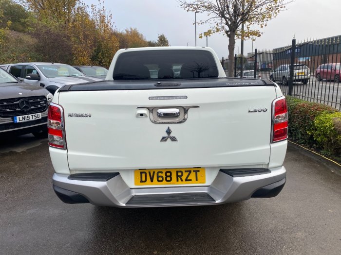 Mitsubishi L200 2.4 Double Cab DI-D 178 Barbarian 4WD Auto Pick Up Diesel White