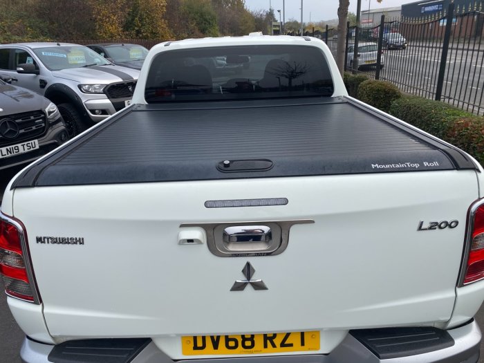 Mitsubishi L200 2.4 Double Cab DI-D 178 Barbarian 4WD Auto Pick Up Diesel White