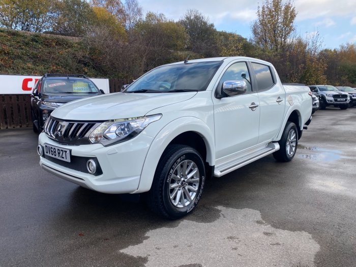 Mitsubishi L200 2.4 Double Cab DI-D 178 Barbarian 4WD Auto Pick Up Diesel White