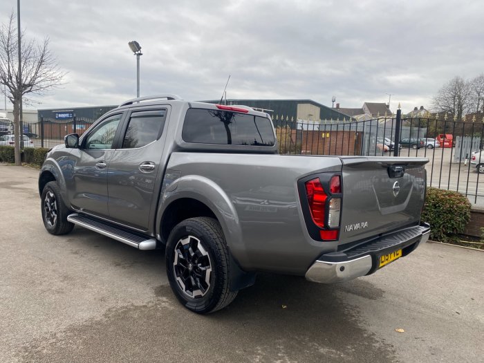 Nissan Navara Double Cab Pick Up Tekna 2.3dCi 190 4WD Auto Pick Up Diesel Grey