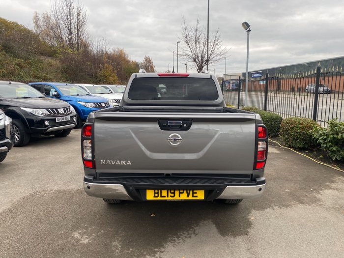 Nissan Navara Double Cab Pick Up Tekna 2.3dCi 190 4WD Auto Pick Up Diesel Grey